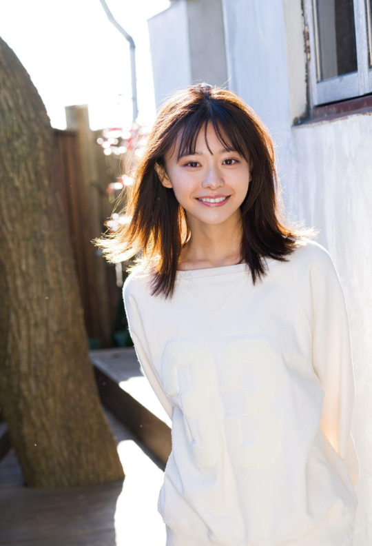 浅倉唯:熱いのは誰のせい スピ/サン グラビアフォトブック插图2 浅倉唯:熱いのは誰のせい スピ/サン グラビアフォトブック插图2
